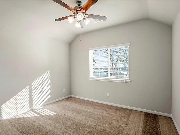15524 Marina Dr — Photo 17