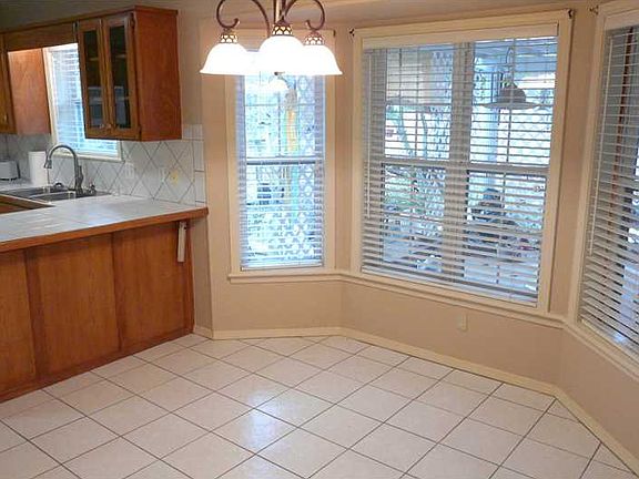 3rd image of 703 Fir Dr