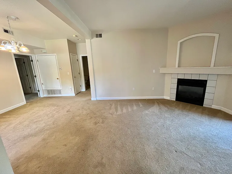 5225 White Willow Dr #H110 — Photo 5