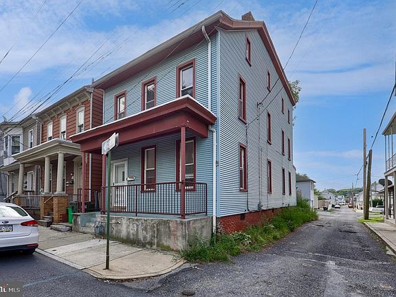 3rd image of 916 Walnut St