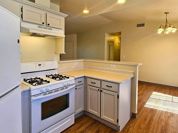 4th image of 4132 Arcola Ave