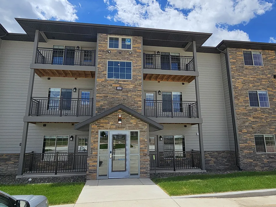 443 Neel St #204