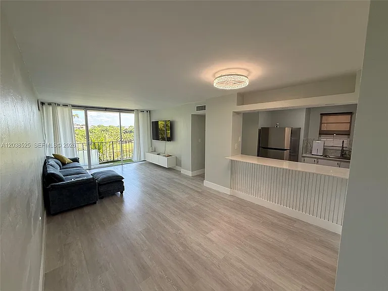 870 NW 87th Ave #401 — Photo 8