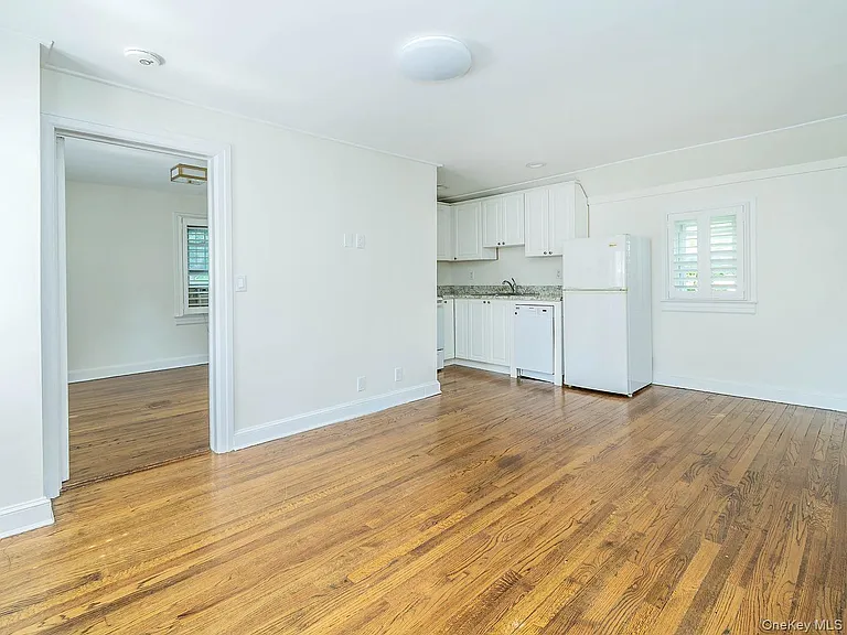 61 Locust Ave #1 — Photo 8