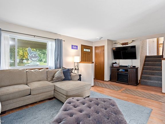 4th image of 33415 Karen Dr