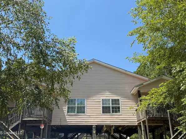 6118 W Oktibbeha St, Bay Saint Louis, MS 39520