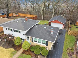 908 French Dr, Mundelein, IL 60060