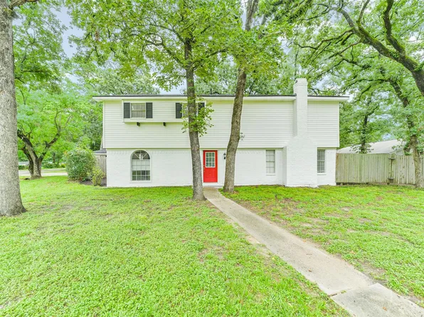 912 Brook Forest Dr, Conroe, TX 77385