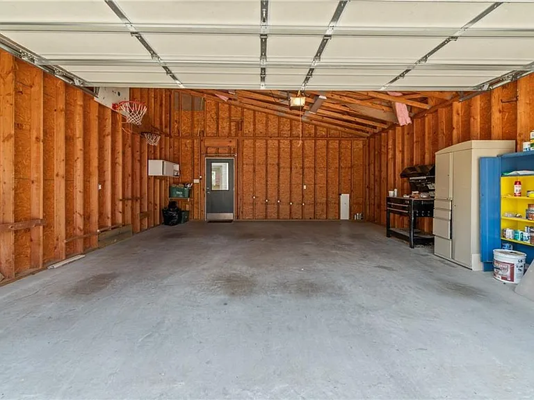 588 S Block Ave — Photo 25