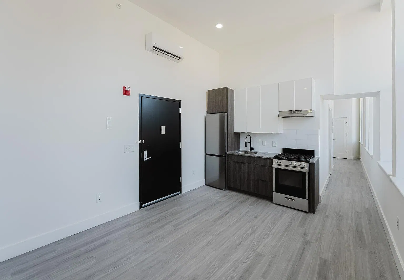 1 bed, $1,899 — Photo 2