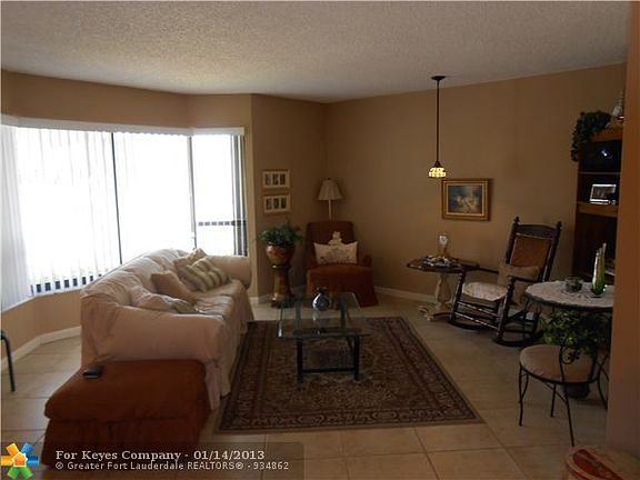 4th image of 1587 SW 22nd Ter