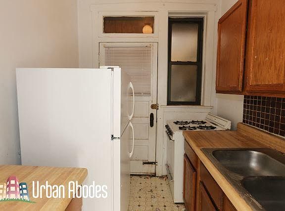 2nd image of 3825 N Fremont St #31701E