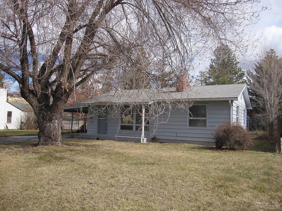 1st image of 796 NE Dunham St
