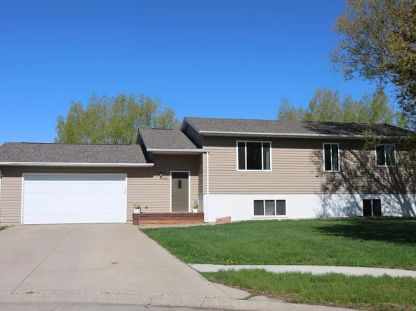 400 Sunrise Cir, Garretson, SD 57030