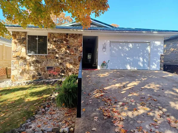 1002 S Manor Dr, Horseshoe Bend, AR 72512