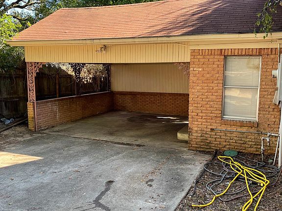 3rd image of 704 Wood St