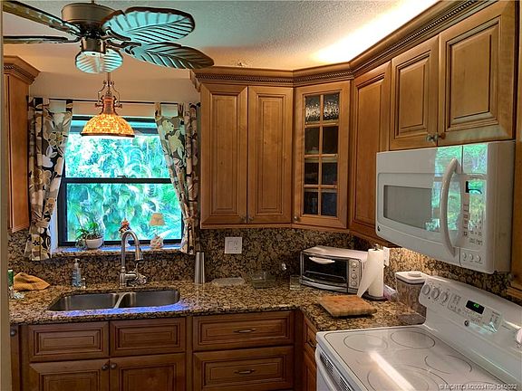 2nd image of 451 SW South River Dr APT 203