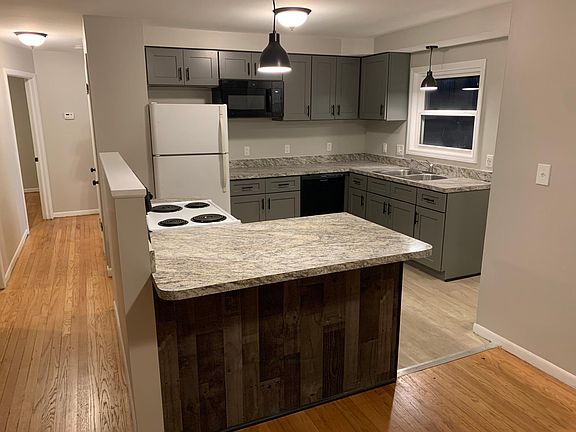 3rd image of 26364 Cathedral St