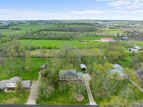 3rd image of 117 Carolyn Ln