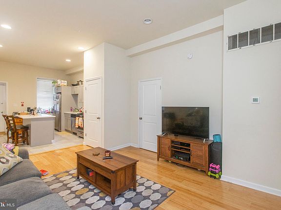 5th image of 194 Green Ln #A