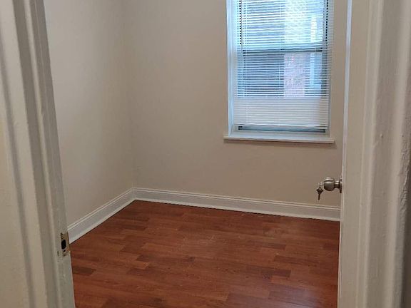4th image of 14307 Sanford Ave APT 6G