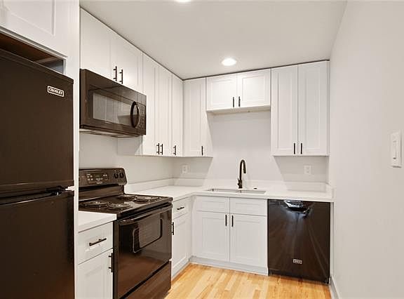 2nd image of 501 Peniston St Unit 8