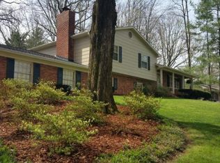 909 Glamis Cir, Signal Mountain, TN 37377