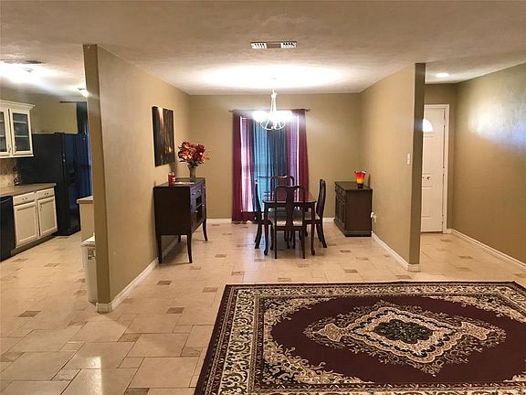 2nd image of 3117 Kenwood Dr