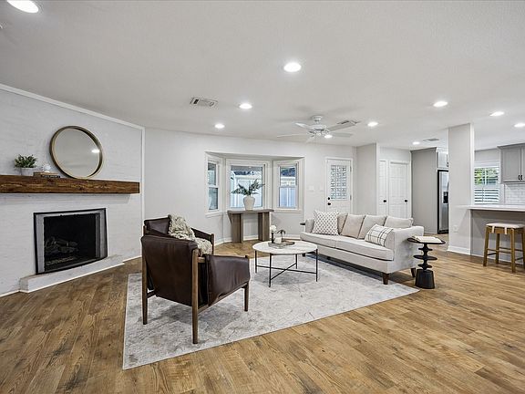 4th image of 10143 Whiteside Ln