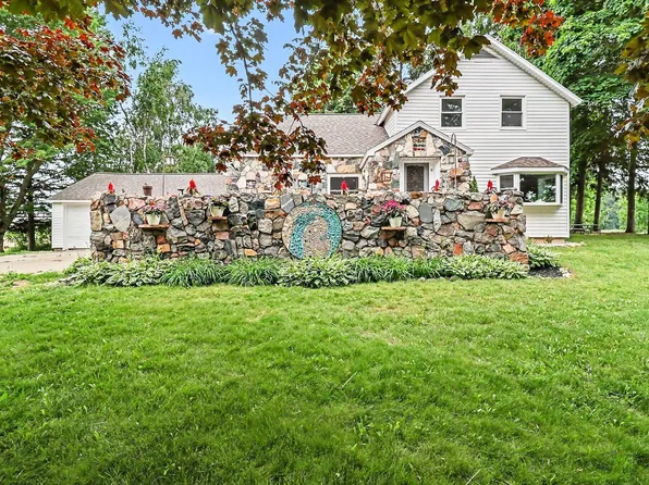 6301 S Stiles Rd, Pentwater, MI 49449