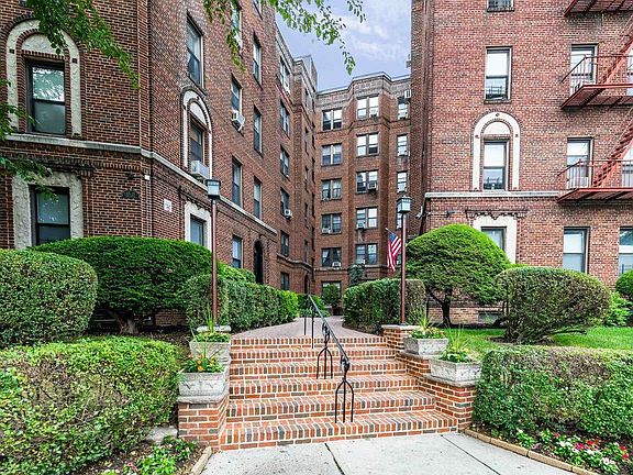 2nd image of 11525 84th Ave APT 6B