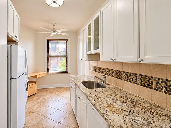 5th image of 31 Pondfield Road West #51