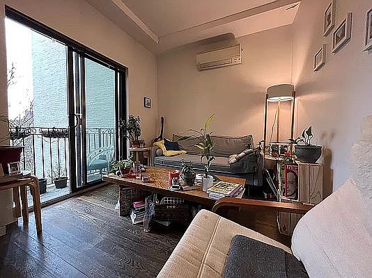 2nd image of 112 Van Buren St #4F
