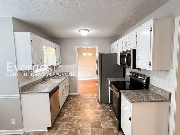 3rd image of 1035 Summerhaven Rd