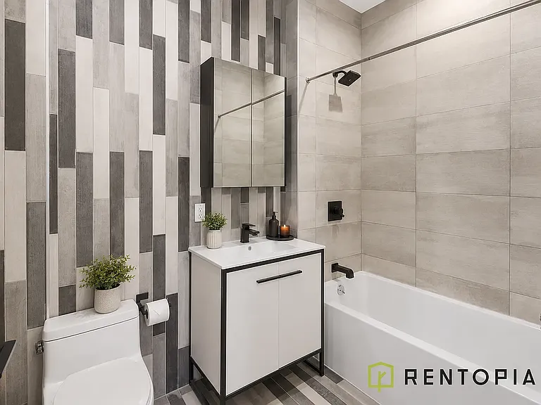 924 De Kalb Ave #2V — Photo 5