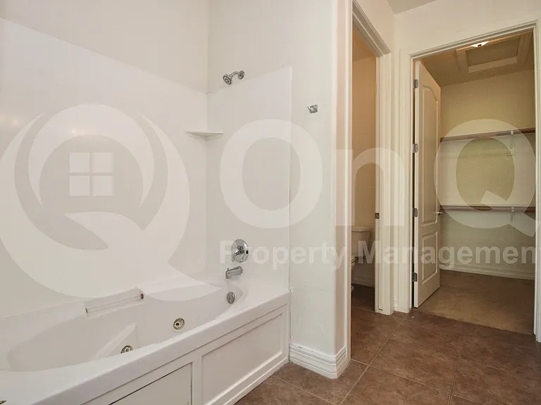 1456 E 9th St #216 — Photo 14