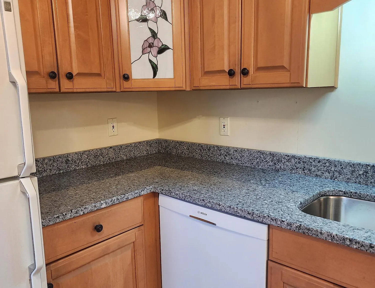 3 bed, 1300 sqft, $2,300 — Photo 2