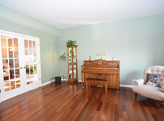 4th image of 1097 Annandale Dr