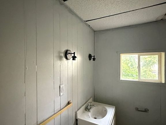 5th image of 340 1/2 McPheron Ave