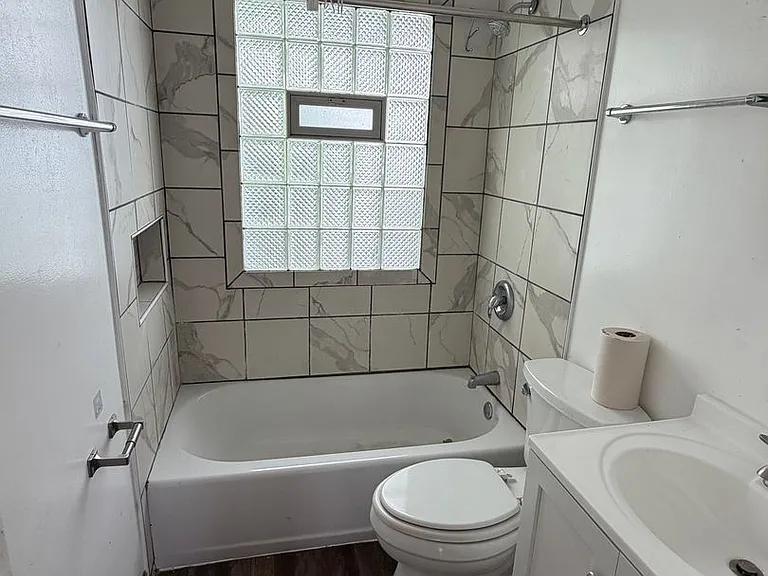228 Fernwood Ave — Photo 5