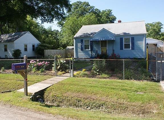 3rd image of 3116 Kenyon Ave