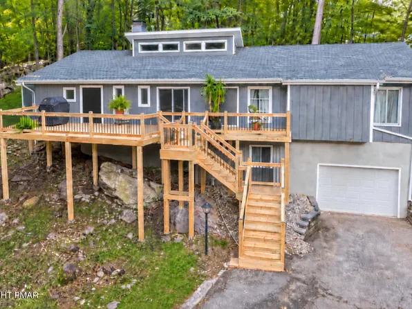 6375 Decker Rd, Bushkill, PA 18324
