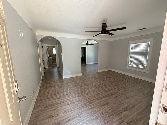 3rd image of 748 N Cherry St
