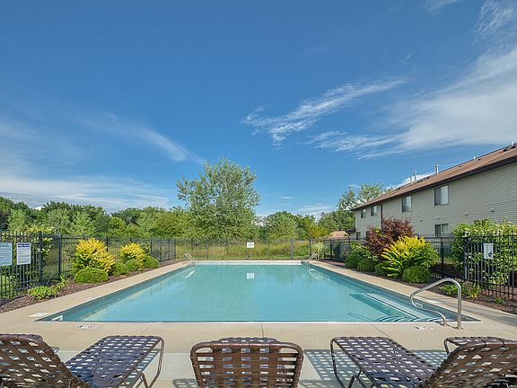 3rd image of 6214 Rockwell Dr NE #48-201