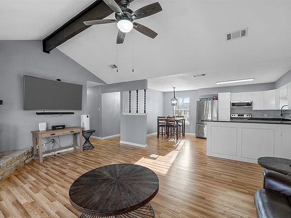 4th image of 711 Rosedale Dr