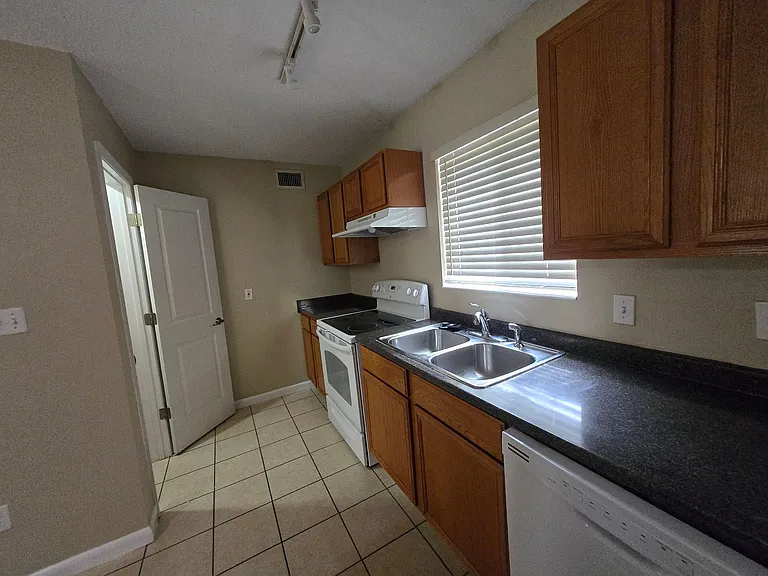 507 NW 39th Rd #106 — Photo 12