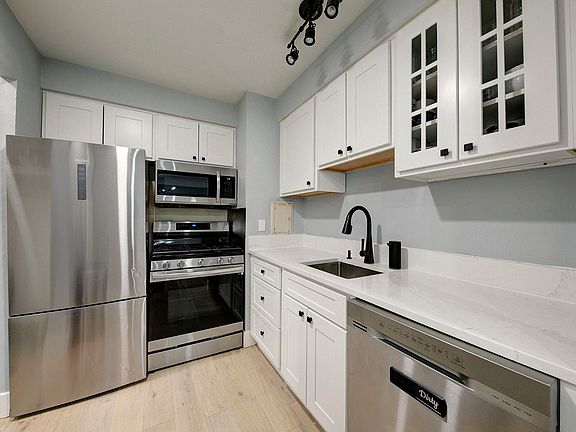 5th image of 1201 Island Dr APT 204