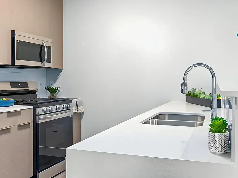 The Paragon Apartments — Photo 5