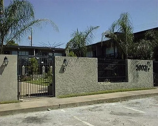 2002 Richmond Ave