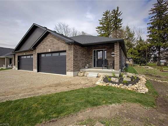 2nd image of 11 Malcolm Cres
